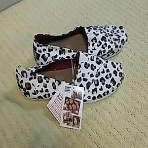 NWT  Multicolored cheetah print BOBS